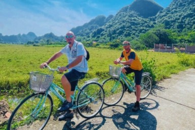 Lan Ha bay - Ba Trai Dao islets - Viet Hai village (B, L, D)